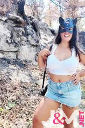 JacquieEtMichelTV 26 09 24 Lea 26 Years Old From Nantes XXX 1080p MP4-P2P[XC]